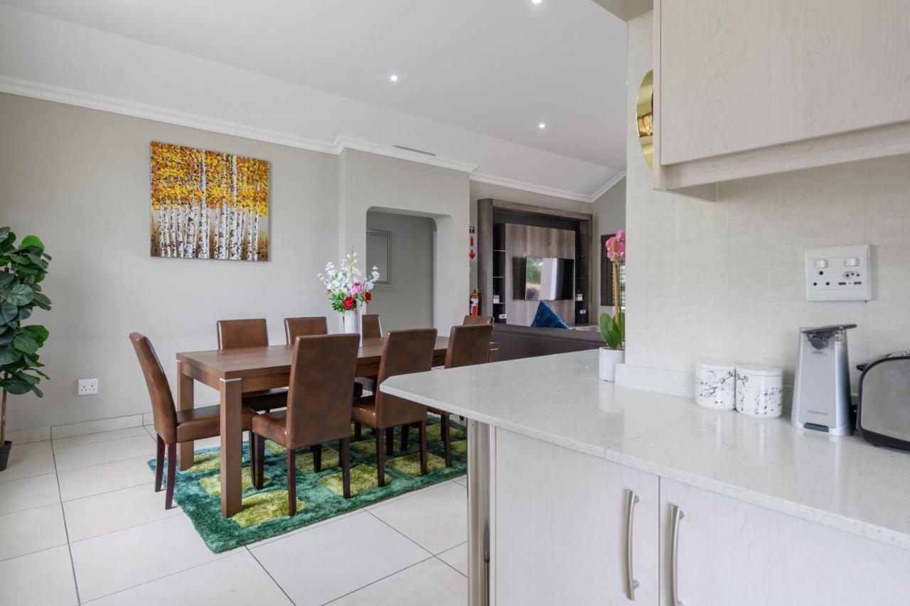 Villa Caylee Caribbean Estates - Ultra-Luxurious - Rimas Interiors Designs - Private Beachfront Escape - Premium Serviced For 8 Guests พอร์ตเอ็ดเวิร์ด ภายนอก รูปภาพ